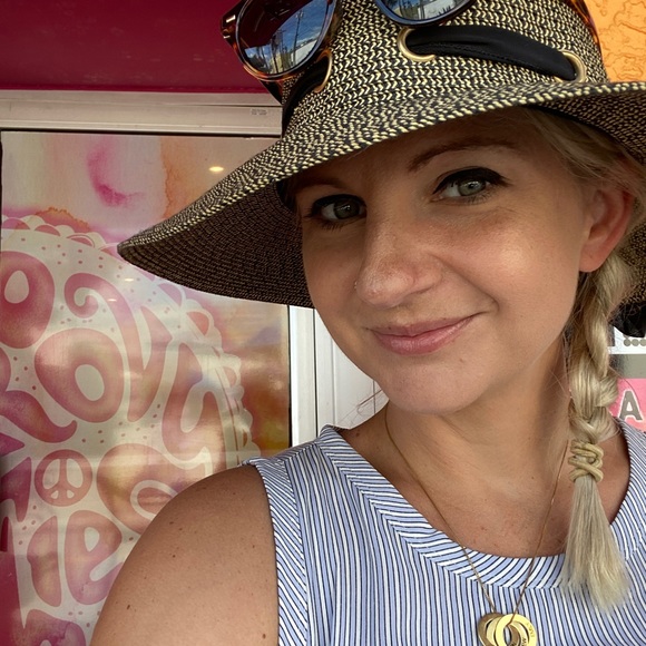 Posh Ambassador!! Welcome to my Closet! - Picture 4 of 4